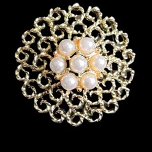 VINTAGE Textured Gold Tone Dome Shaped Flower Brooch Cluster Faux Pearls Center